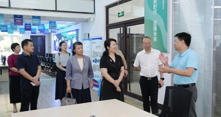 赴青岛职业技术学院开展调研活动